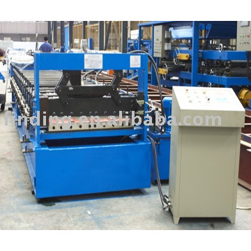 Steel roof or wall sheet forming machine